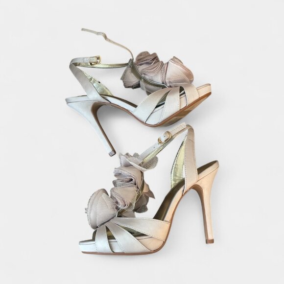 Classy Audrey Brooke Pump - Size 6 - Picture 2 of 7